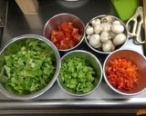 滋味溢れる、残り野菜の細切れ鶏スープ煮作り方3写真