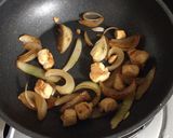 鶏肉と玉ねぎのマーガリン醤油パスタ作り方1写真