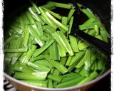 超簡単♪お麩とニラのお吸い物作り方2写真