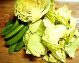 春きゃべつとスナップえんどうの温野菜作り方1写真