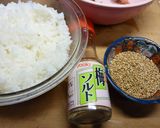 桜おにぎり梅塩味☆春の行楽弁当にいかが？作り方2写真