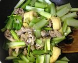 小松菜・油揚げ・豚肉の炒め物作り方3写真