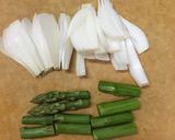 簡単♪季節の野菜と金針菜・蓮の実のみそ汁作り方3写真