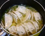 節約！キャベツの芯とニラの茎餃子スープ作り方2写真