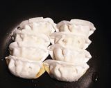 時短!餃子と野菜の一緒蒸し焼き作り方3写真