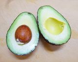 アボカドのチーズ焼き～マヨペッパーがけ～作り方1写真