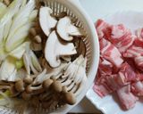 豚バラとキノコのつけ汁うどん～♪作り方1写真