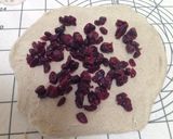 クランベリーとクリームチーズのライ麦パン作り方2写真