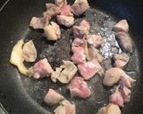 たっぷり玉葱が主役♡鶏の親子炒め作り方1写真