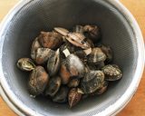簡単*シンプル♪あさりと菜の花の酒蒸し作り方1写真