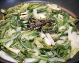 簡単！葉たまねぎの塩こんぶ炒め作り方4写真