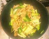 青梗菜と豚肉・シメジの卵オイスター炒め作り方3写真