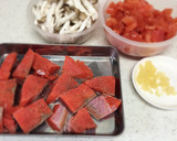 簡単♪美味しい☆鮭としめじのトマト煮作り方1写真