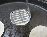 餃子の皮で北京ダックを包む薄餅作り方3写真