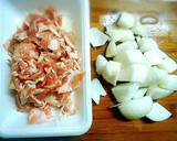 新玉ねぎと豚玉のピリ辛生姜焼き作り方1写真