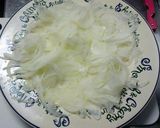 新玉ねぎと生わかめの中華風ナムル作り方1写真