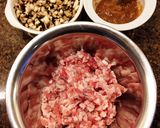簡単☆豚バラの肉汁たっぷり手作り肉餃子作り方1写真
