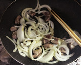箸が止まらない！砂肝と玉ねぎのピリ辛炒め作り方3写真