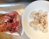 鶏ガラ、手羽元の骨で鶏ガラスープ♡作り方1写真
