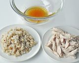 スプラウトと蒸し鶏の押し麦サラダ作り方1写真