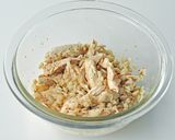 スプラウトと蒸し鶏の押し麦サラダ作り方2写真