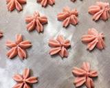いちごパウダーで桜の絞り出しクッキー作り方4写真