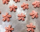 いちごパウダーで桜の絞り出しクッキー作り方4写真