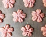 いちごパウダーで桜の絞り出しクッキー作り方6写真