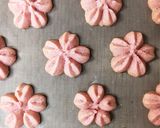 いちごパウダーで桜の絞り出しクッキー作り方6写真