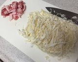 カレー味でキャベツを炒めた♪オムキャベツ作り方1写真