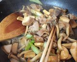 きのこと豚バラ肉の炒め物作り方5写真