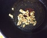 茹で鶏の皮のオリーブオイル焼き作り方1写真