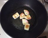 茹で鶏の皮のオリーブオイル焼き作り方2写真