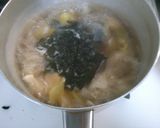 簡単♪鶏むね肉と長ネギ ワカメのお吸い物作り方6写真