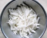 元気はつらつ！ニラと大根のナムル風サラダ作り方1写真