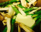 アスパラと茸と牡蠣のバター醤油炒め作り方5写真