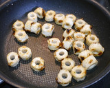 簡単！春菊と焼きちくわのこがし醬油炒め作り方2写真