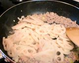 ぱぱっと！豚ひき肉とレンコンの炒め物作り方2写真