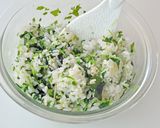 お花見弁当に！ わかめと豆苗のおむすび作り方4写真