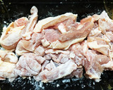 ぱぱっとできる鶏もも肉と白ねぎの炒め物作り方1写真