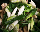 ぱぱっとできる鶏もも肉と白ねぎの炒め物作り方4写真