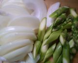 鶏むね肉に！アスパラの赤ワインソース♪作り方1写真