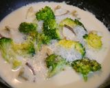 簡単！ブロッコリーと生椎茸のプチスープ。作り方3写真