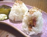コッテリサッパリ☆梅チーズ☆おにぎり作り方3写真