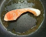 材料3つで鮭チャーハン!作り方2写真