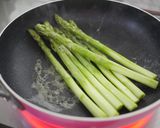 卵乗せ♡鮭フレーク＆粉チで焼きアスパラ作り方3写真