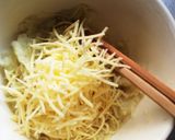 チーズいももち。蜂蜜の甘辛だれで簡単！作り方2写真