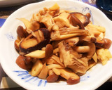 簡単たっぷりキノコだけバター炒め作り方3写真