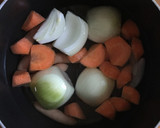 玉ねぎとウィンナーとにんじんのスープ作り方3写真