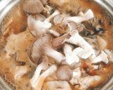 鳥皮とこんにゃくときのこの煮物作り方5写真